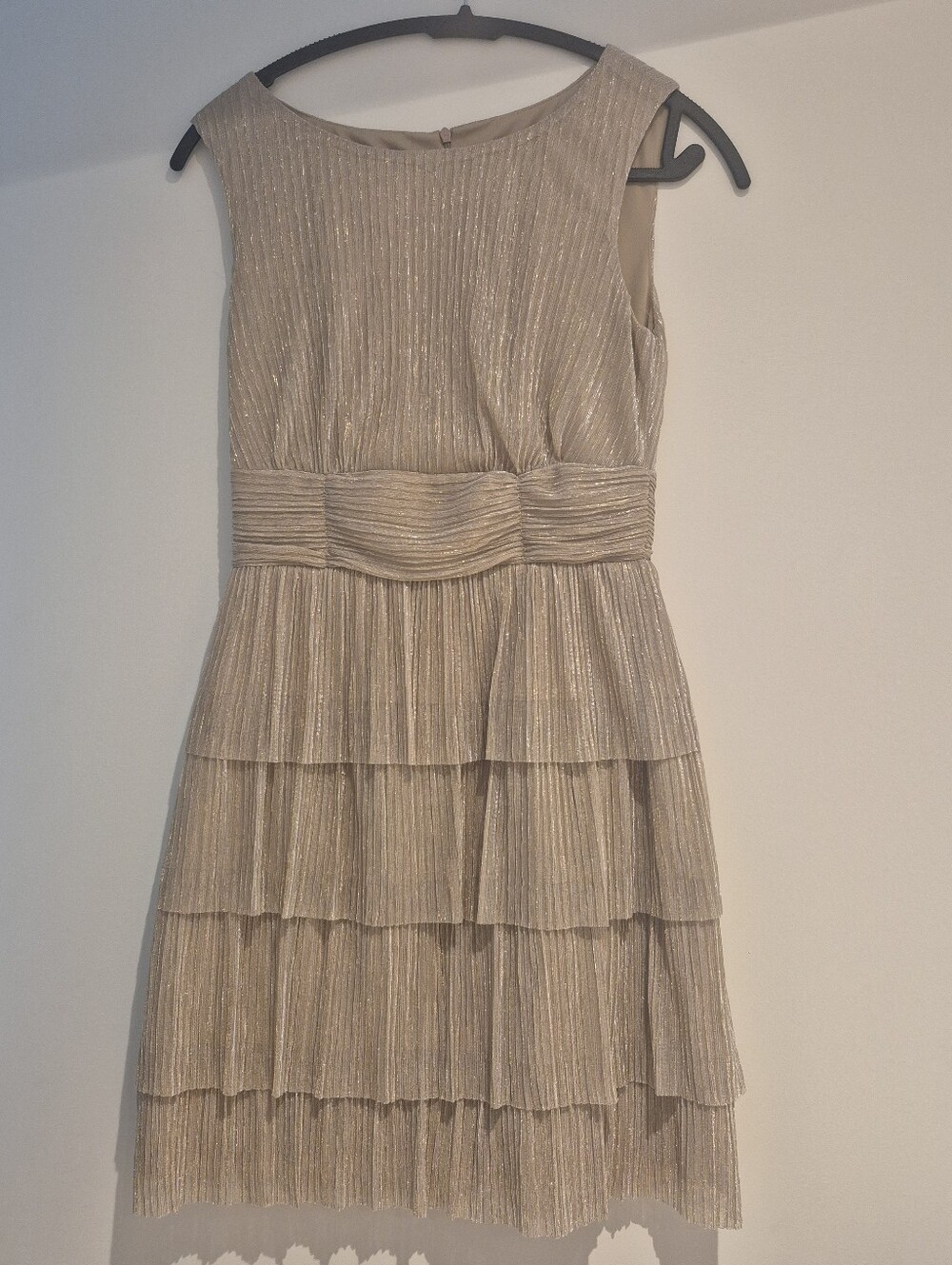 Sleeveless Tiered Cocktail Dress in Champagne/Gold